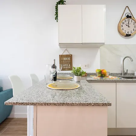 Malagasuite Cozy & Pool Apartment