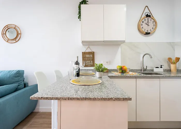 Malagasuite Cozy & Pool Apartment